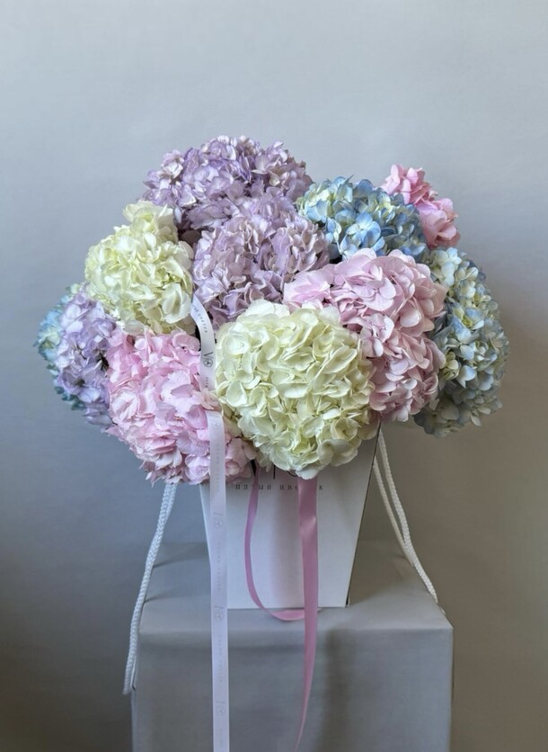 Букет из гортензий, артикул F1287172 - 13500 рублей, доставка по городу. Flawery - доставка цветов