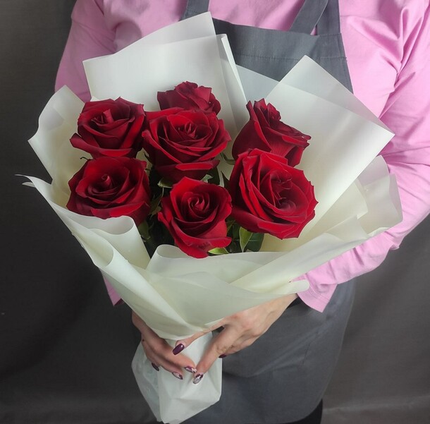 "знак любви" букет из роз эксплорер, артикул F1338120 - 4200 рублей, доставка по городу. Flawery - доставка цветов