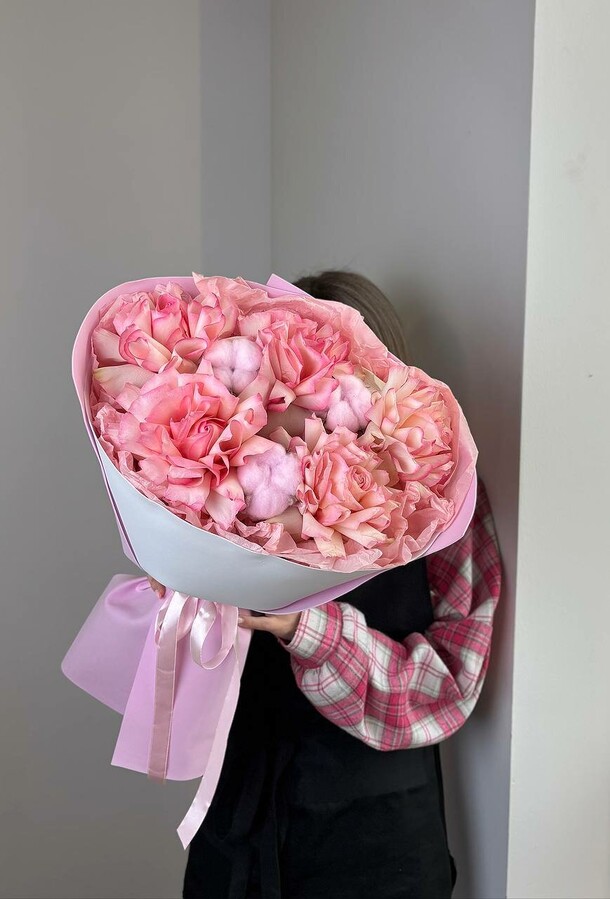 Букет королевских роз, артикул F1409616 - 3968 рублей, доставка по городу. Flawery - доставка цветов