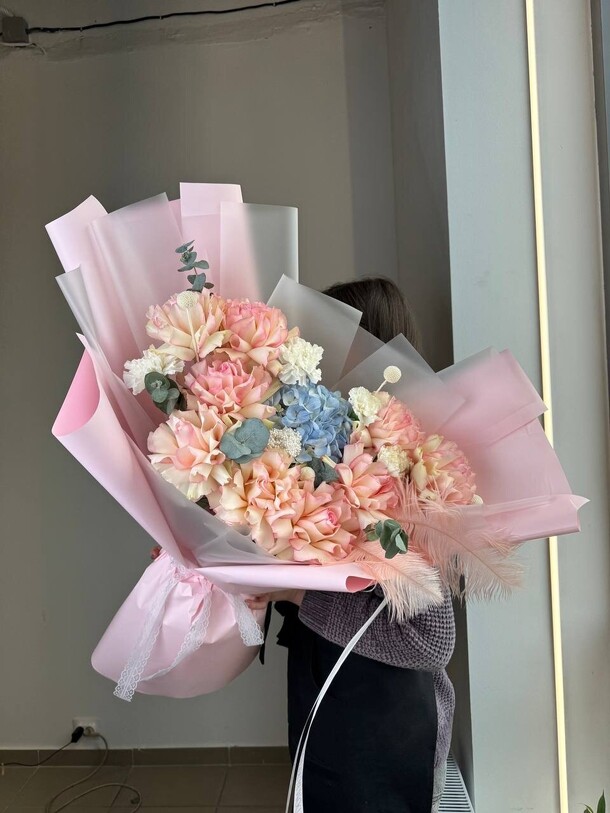 Букет гигант, артикул F1414179 - 11900 рублей, доставка по городу. Flawery - доставка цветов