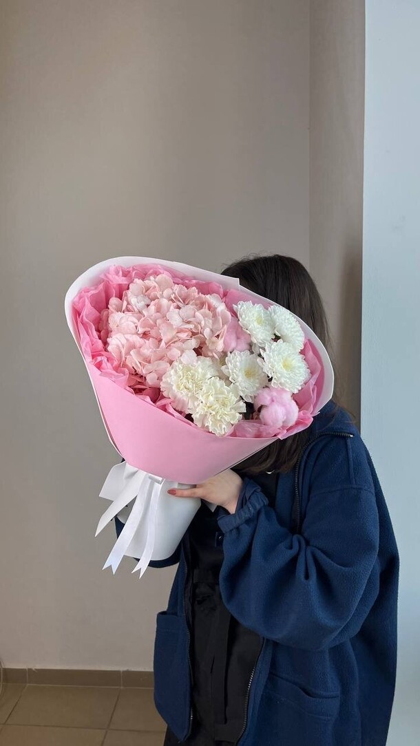 Нежный букет цветов, артикул F1421791 - 3500 рублей, доставка по городу. Flawery - доставка цветов