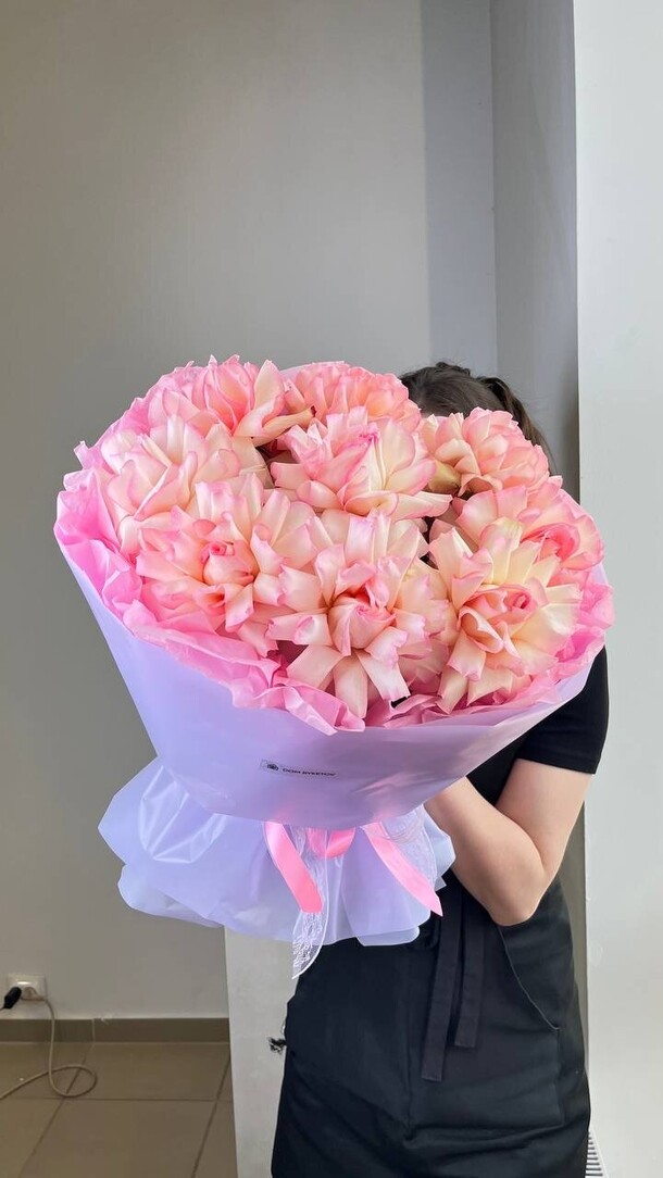 Букет из ажурных роз, артикул F1432139 - 6700 рублей, доставка по городу. Flawery - доставка цветов