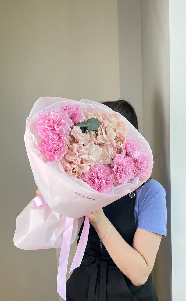 Нежнейший букет с гортензией, артикул F1443309 - 4250 рублей, доставка по городу. Flawery - доставка цветов