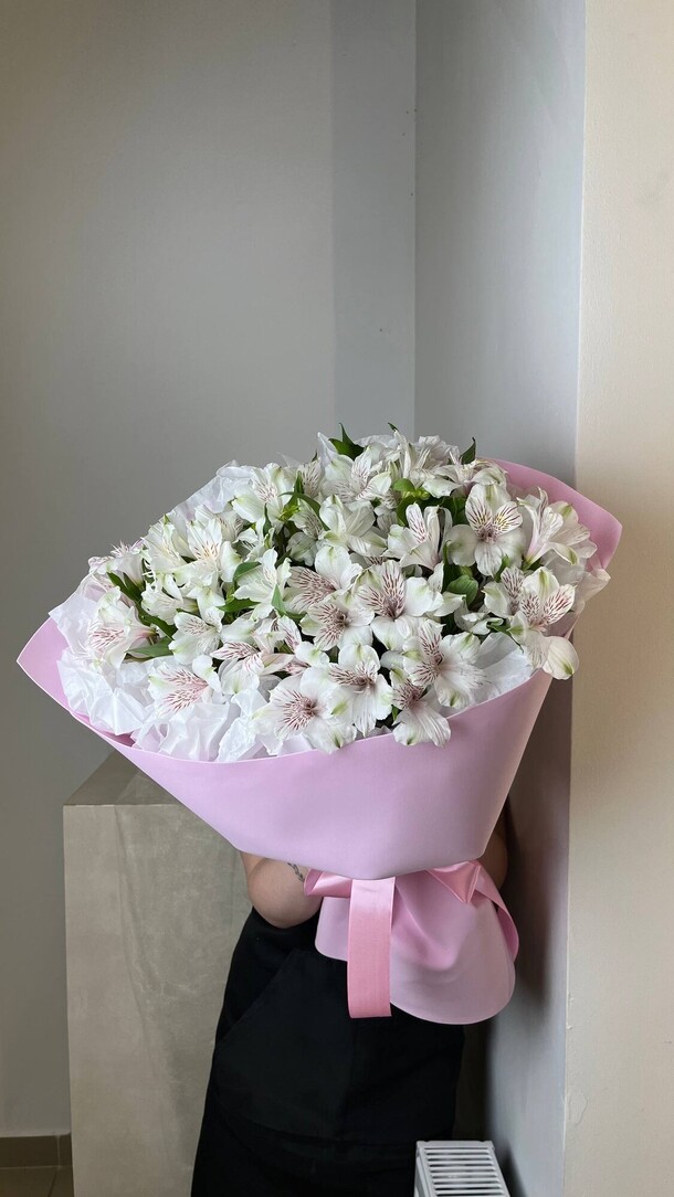 Букет из нежных альстромерий, артикул F1447658 - 7500 рублей, доставка по городу. Flawery - доставка цветов