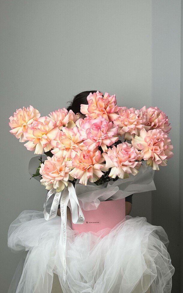 Коробка из одноголовых роз, артикул F1489448 - 10000 рублей, доставка по городу. Flawery - доставка цветов