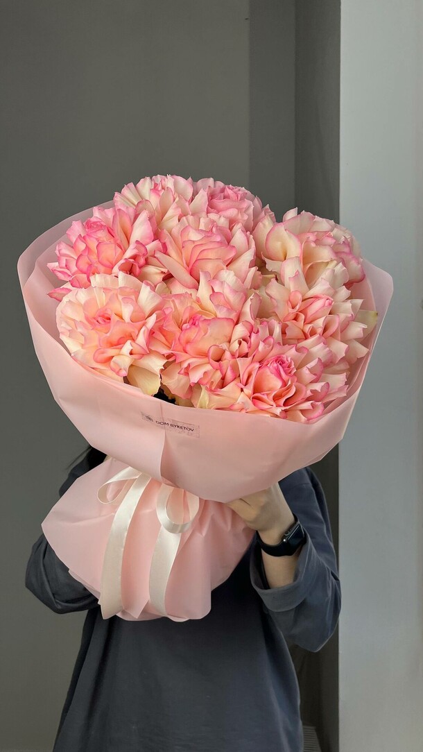 Букет из крупных роз, артикул F1498486 - 6200 рублей, доставка по городу. Flawery - доставка цветов