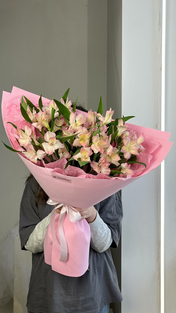 Букет из альстромерий, артикул F1502439 - 3861 рублей, доставка по городу. Flawery - доставка цветов