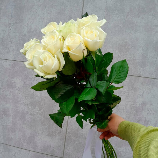 Букет из 9 белых роз, артикул F1292368 - 3510 рублей, доставка по городу. Flawery - доставка цветов