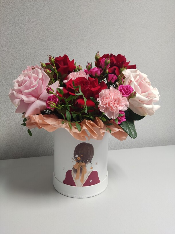 Композиция в шляпной коробке, артикул F1338499 - 5150 рублей, доставка по городу. Flawery - доставка цветов