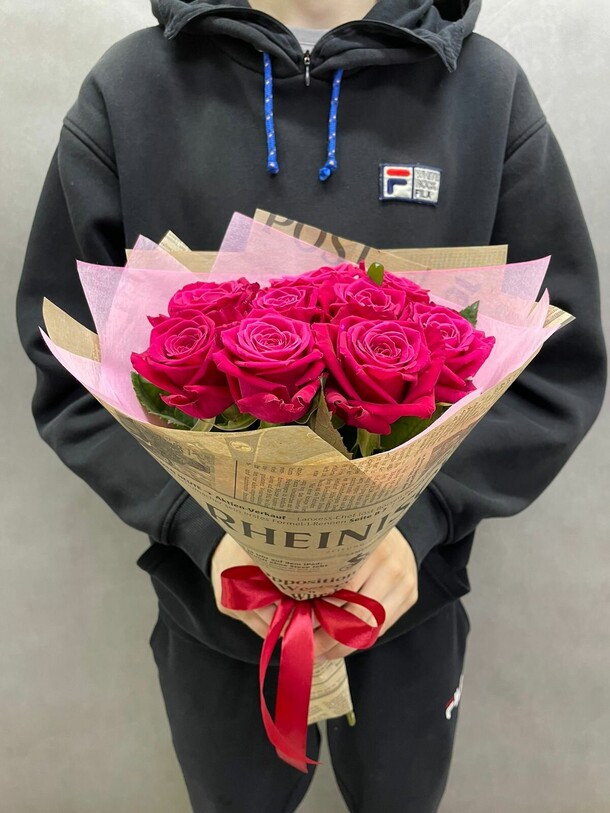 Букет из малиновых роз, артикул F1204090 - 1588 рублей, доставка по городу. Flawery - доставка цветов