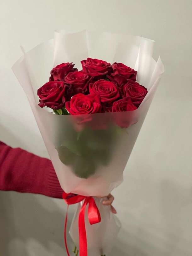 Букет из 9 красных роз, артикул F1367185 - 4700 рублей, доставка по городу. Flawery - доставка цветов