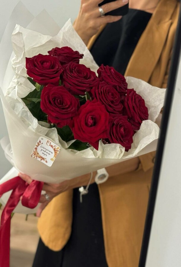Букет из 9 красных роз, артикул F1454933 - 4750 рублей, доставка по городу. Flawery - доставка цветов