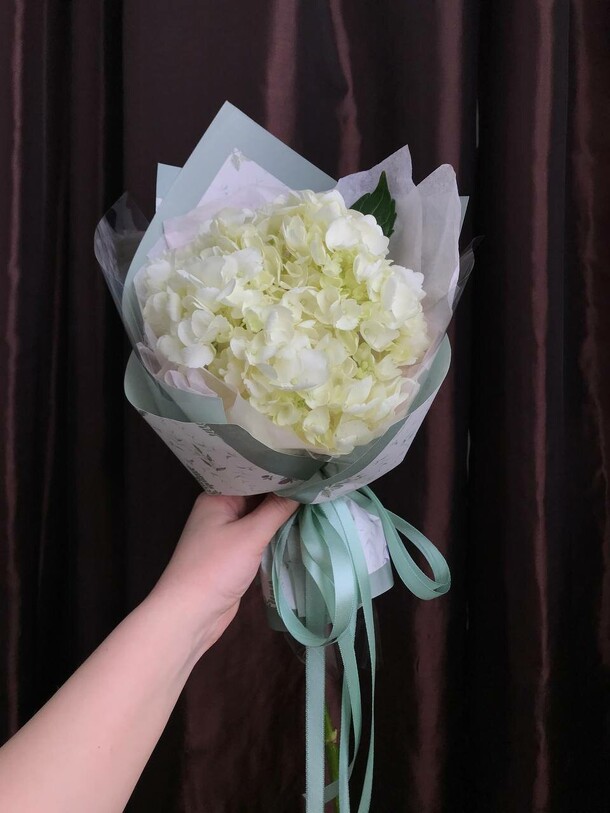 Белая гортензия, артикул F1368891 - 1200 рублей, доставка по городу. Flawery - доставка цветов