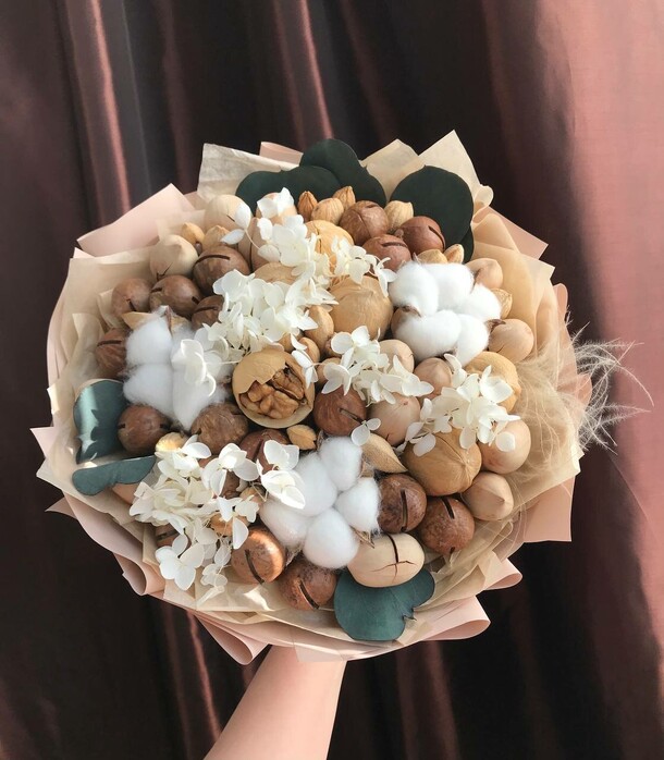Букет из орехов "крем-брюле", артикул F1394495 - 3250 рублей, доставка по городу. Flawery - доставка цветов