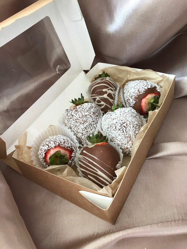 Мини набор клубники в шоколаде, артикул F1428620 - 2400 рублей, доставка по городу. Flawery - доставка цветов