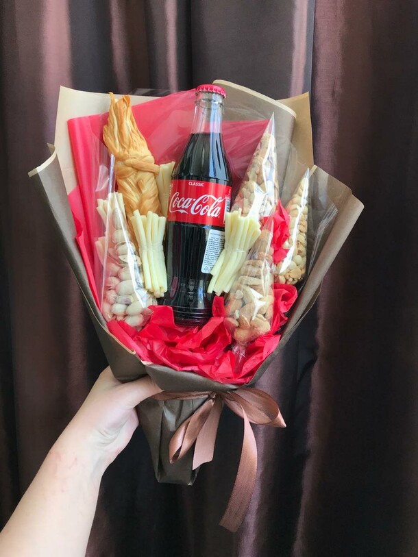 Кока-кола, артикул F1434443 - 2550 рублей, доставка по городу. Flawery - доставка цветов