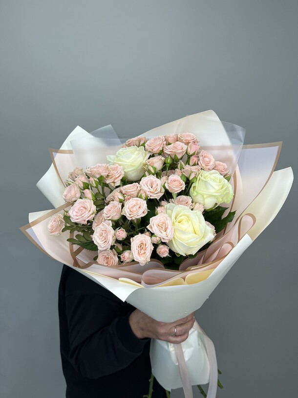 Букет из роз, артикул F1303570 - 6045 рублей, доставка по городу. Flawery - доставка цветов