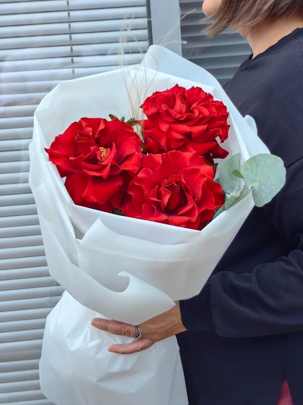 Букет из французских роз, артикул F1305456 - 3325 рублей, доставка по городу. Flawery - доставка цветов