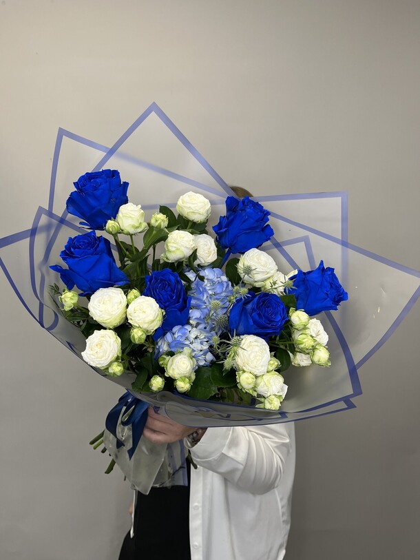 Сборный букет с гортензией, артикул F1305504 - 11809 рублей, доставка по городу. Flawery - доставка цветов