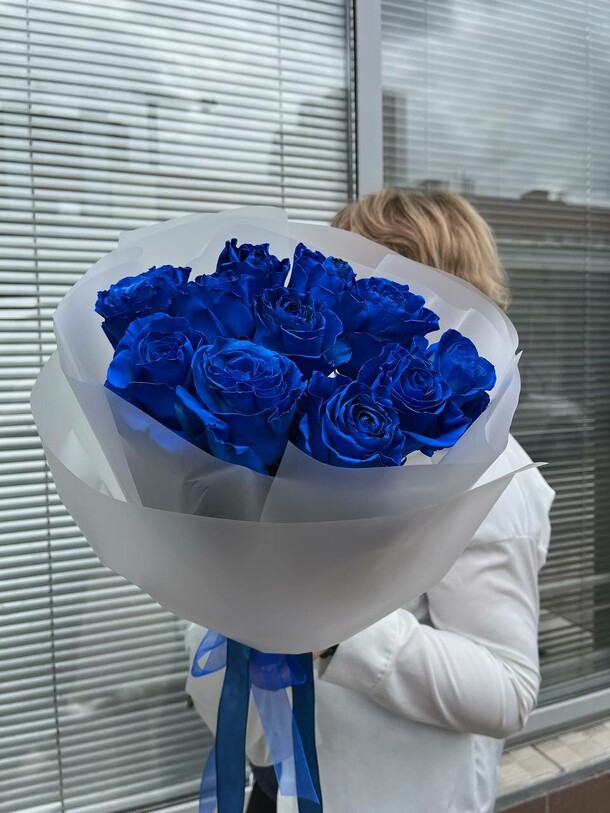 Букет синих роз, артикул F1307078 - 10275 рублей, доставка по городу. Flawery - доставка цветов