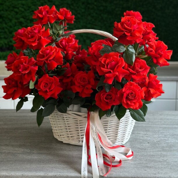 51французкая роза в корзине, артикул F1317262 - 15901 рублей, доставка по городу. Flawery - доставка цветов