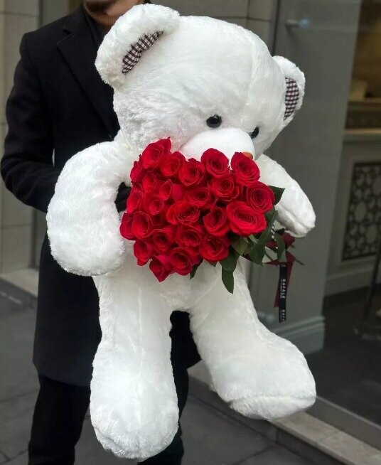Букет 25 роз 60 см и большой мишка 160 см, артикул F1317650 - 15901 рублей, доставка по городу. Flawery - доставка цветов