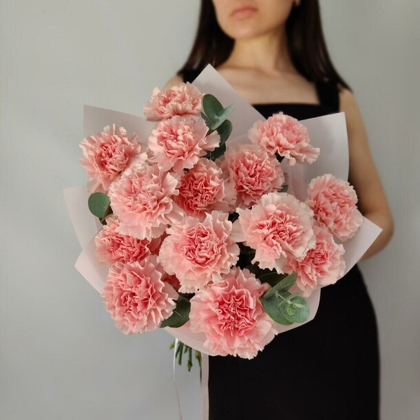 Прекрасные диантусы с эвкалиптом, артикул F1356789 - 3300 рублей, доставка по городу. Flawery - доставка цветов