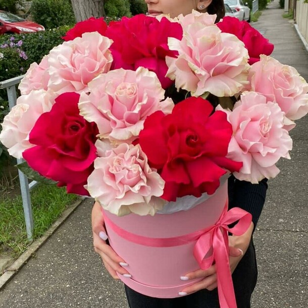 Букет французких роз, артикул F1356872 - 5720 рублей, доставка по городу. Flawery - доставка цветов