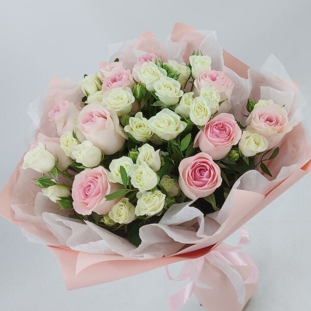 Букет из белых и розовых, артикул F1384284 - 4200 рублей, доставка по городу. Flawery - доставка цветов