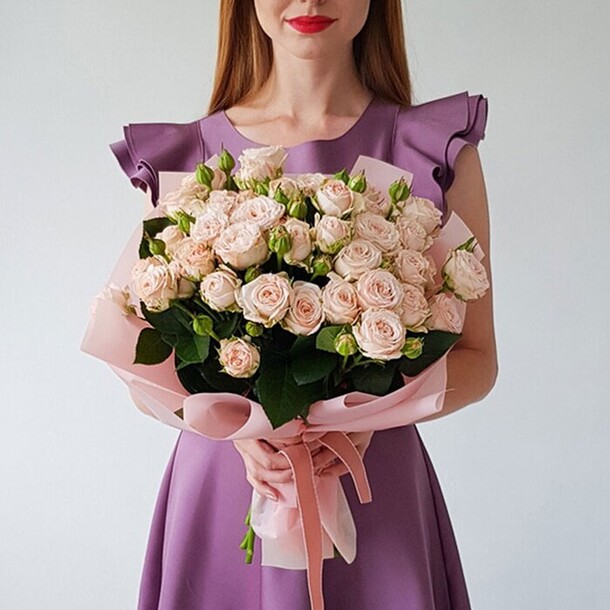 Кустовая пионовидная роза, артикул F1385727 - 3990 рублей, доставка по городу. Flawery - доставка цветов