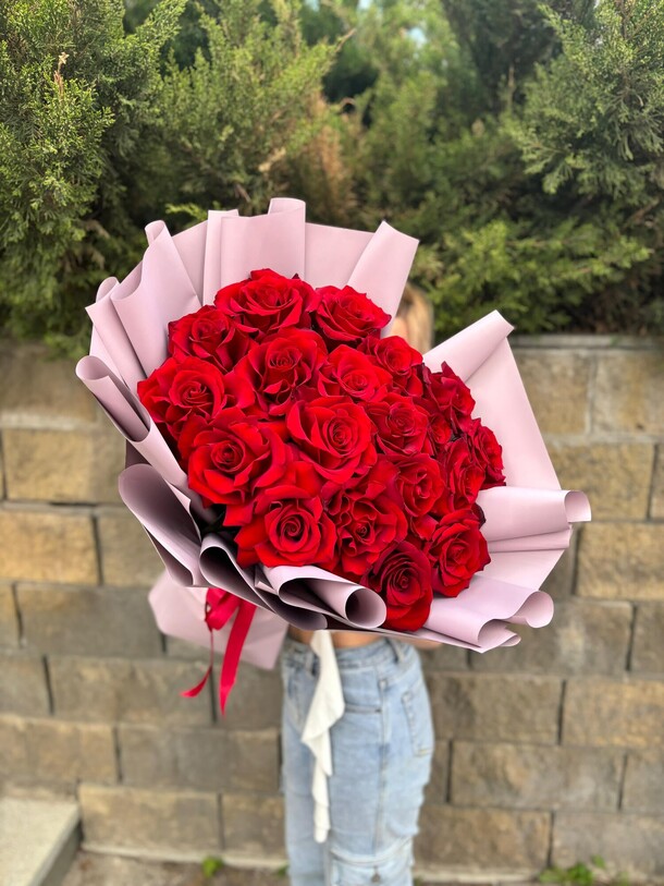 Букет «страть» из эквадорских роз, артикул F1289513 - 9559 рублей, доставка по городу. Flawery - доставка цветов