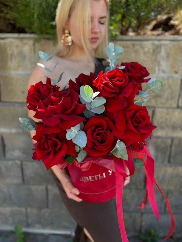 Букет «страсть» из красных роз, артикул F1296525 - 6655 рублей, доставка по городу. Flawery - доставка цветов