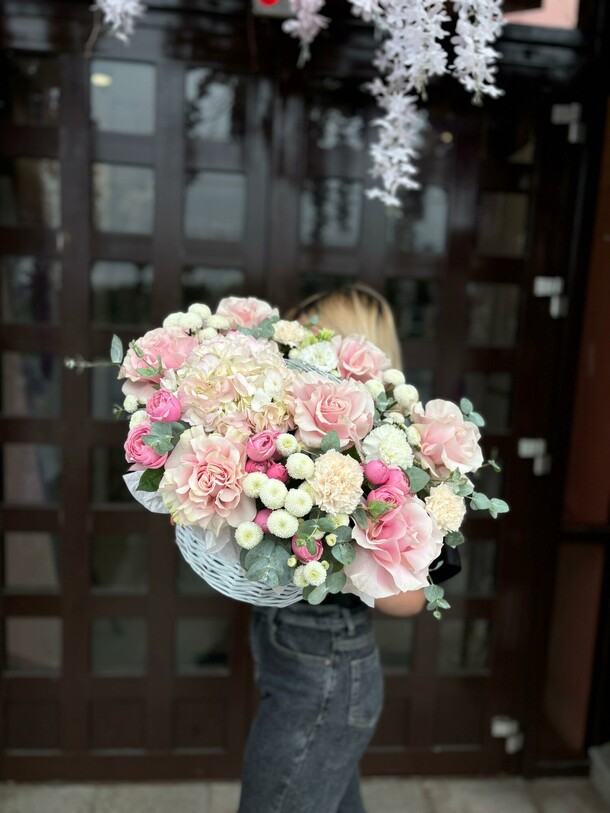 Корзина «нежность», артикул F1303773 - 18150 рублей, доставка по городу. Flawery - доставка цветов