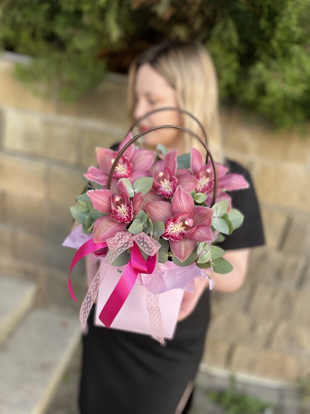 Сумочка стойких орхидей, артикул F1320111 - 3630 рублей, доставка по городу. Flawery - доставка цветов