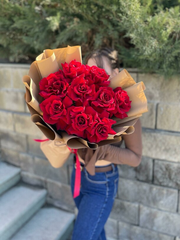 Букет из 9 роз эквадо, артикул F1401523 - 4840 рублей, доставка по городу. Flawery - доставка цветов