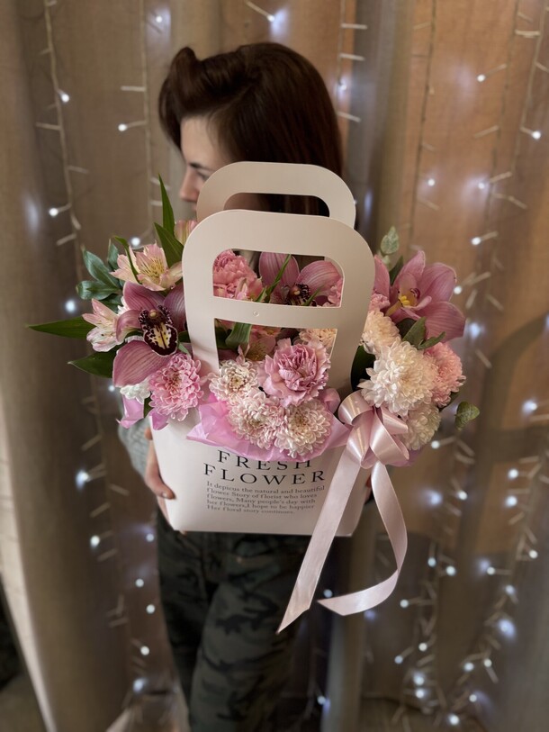 Сумочка комплимент, артикул F1508697 - 4084 рублей, доставка по городу. Flawery - доставка цветов