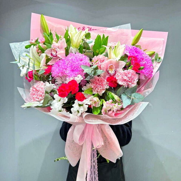 Букет из лилии и орхидеи, артикул F1532902 - 8430 рублей, доставка по городу. Flawery - доставка цветов