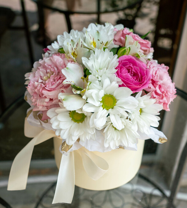 Коробка "летнее настроение", артикул F1122932 - 3905 рублей, доставка по городу. Flawery - доставка цветов