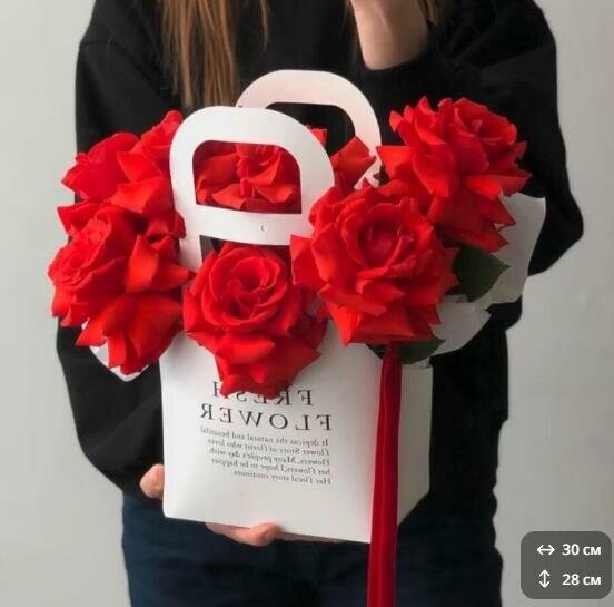 Цветочная коробка "нина", артикул F1268137 - 3850 рублей, доставка по городу. Flawery - доставка цветов