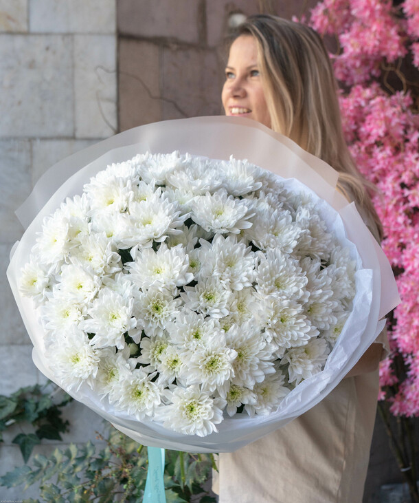 Букет хризантем "балтика", артикул F1270188 - 9460 рублей, доставка по городу. Flawery - доставка цветов