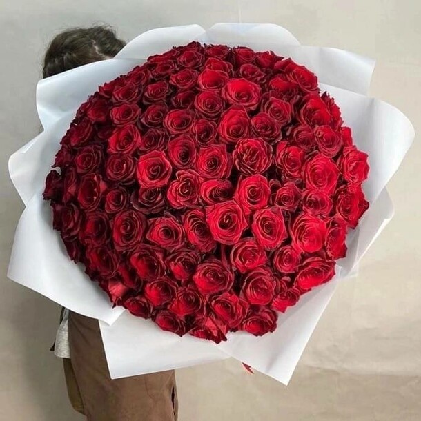 101 красная длинная роза., артикул F1291904 - 38990 рублей, доставка по городу. Flawery - доставка цветов