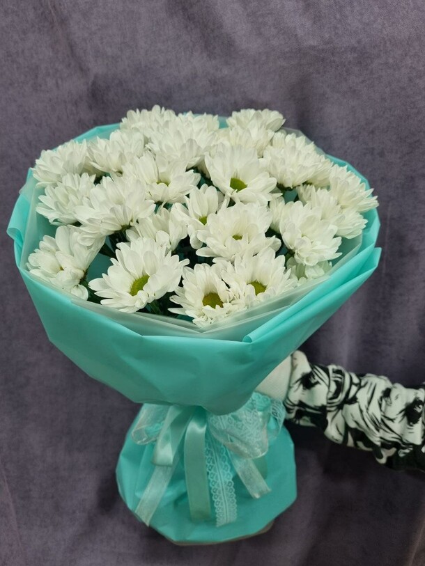 Букет из хризантем, артикул F1301241 - 2700 рублей, доставка по городу. Flawery - доставка цветов