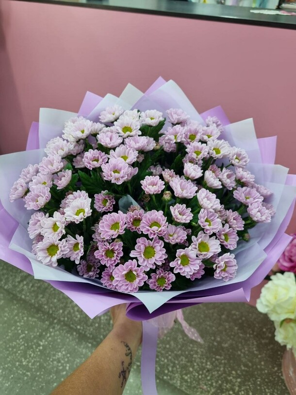 Букет из хризантем, артикул F1301317 - 4800 рублей, доставка по городу. Flawery - доставка цветов