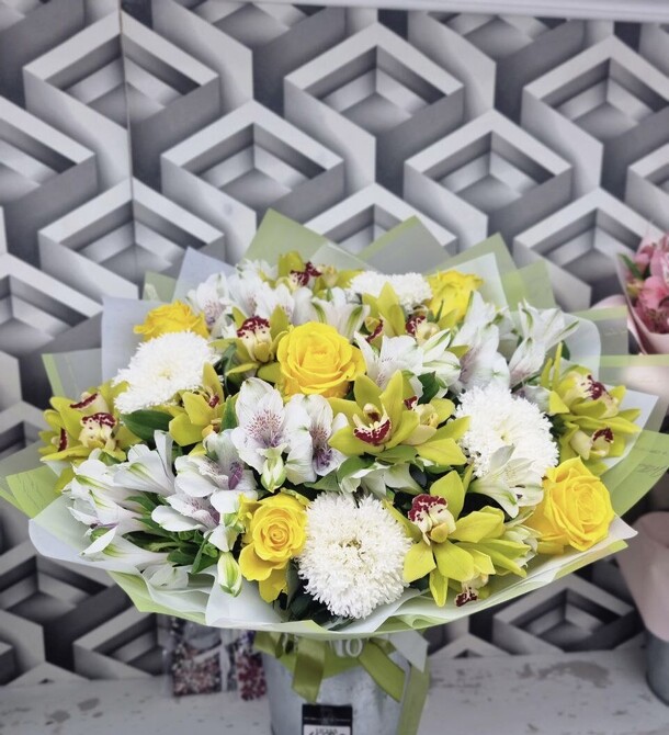 Букет, артикул F1301360 - 15000 рублей, доставка по городу. Flawery - доставка цветов