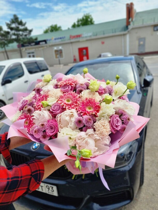 Букет, артикул F1301382 - 16050 рублей, доставка по городу. Flawery - доставка цветов