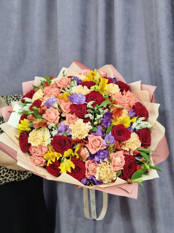 Букет, артикул F1301384 - 25050 рублей, доставка по городу. Flawery - доставка цветов