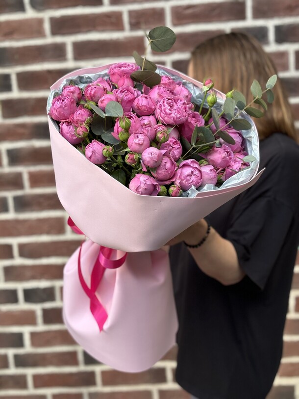 Букет ароматных кустовых роз, артикул F1292907 - 10000 рублей, доставка по городу. Flawery - доставка цветов