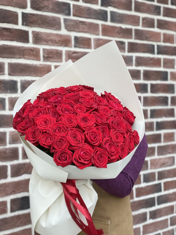 51 красная роза, артикул F1293222 - 9900 рублей, доставка по городу. Flawery - доставка цветов