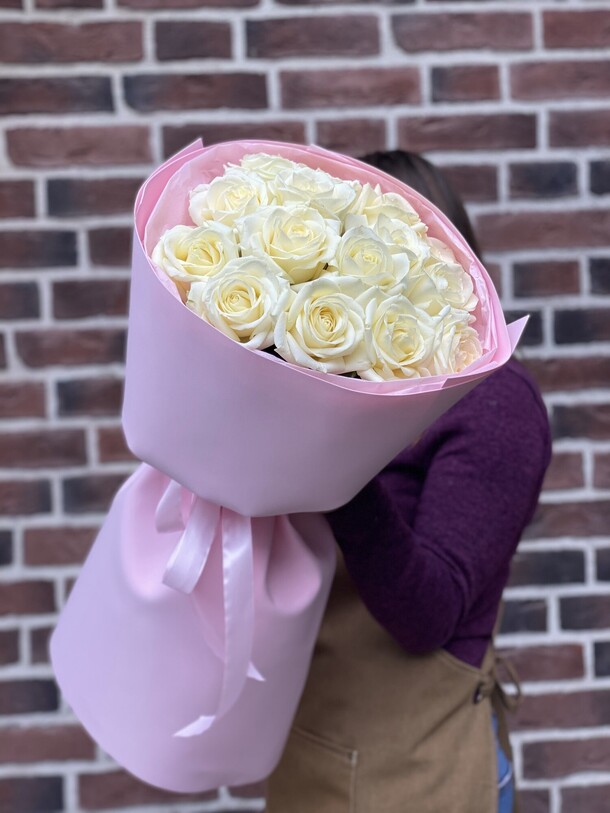 15 белоснежных роз, артикул F1293225 - 2500 рублей, доставка по городу. Flawery - доставка цветов