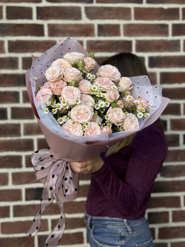 Романтичный, артикул F1294031 - 2999 рублей, доставка по городу. Flawery - доставка цветов